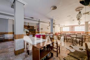 Local comercial en venta en el centro de Boadilla photo 0