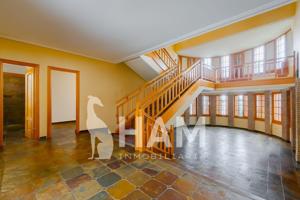 Chalet exclusivo diseñado por arquitecto con 550 m² construidos y parcela ajardinada photo 0