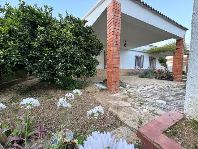 Chalet esquinero en Albinyana – Una sola planta photo 0