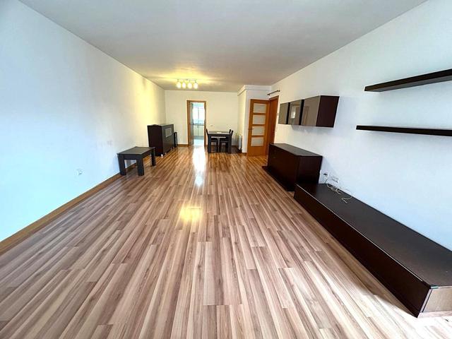 GRAN PISO 140MTS DE 4 HABITACIONES PARKING Y TRASTERO EN EL VENDRELL photo 0