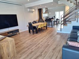 ALG117 - ADOSADO DE 241M2 EN AVENIDA BERNAT GUINOVART DE ALGEMESI photo 0