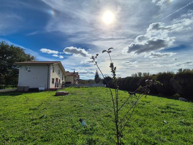 EN VENTA CASA CON TERRENO EN MERINDAD DE MONTIJA photo 0