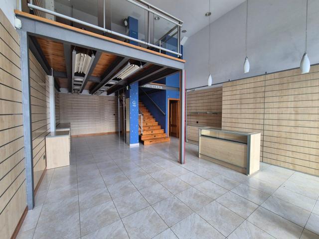 EN ALQUILER LOCAL COMERCIAL DE 130 M2 EN ZALLA photo 0
