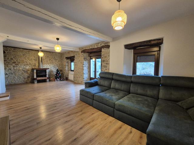 ¡Tu hogar ideal en Valle de Mena te espera! 🏡✨ photo 0