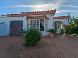 Encantador chalet urbano en una sola planta con amplia parcela ajardinada photo 0