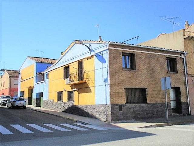 CASA CON TERRAZA Y ALMACENES EN BINEFAR photo 0