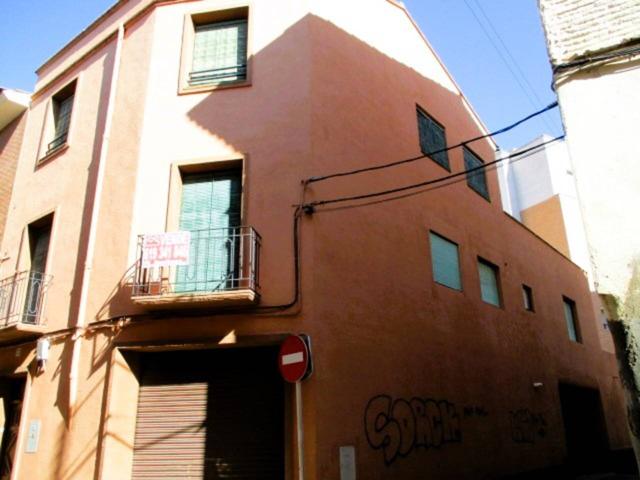 GRAN CASA DE PUEBLO ESQUINERA SOLEADA CON TERRAZA Y ALMACEN PARA DOS COCHES photo 0