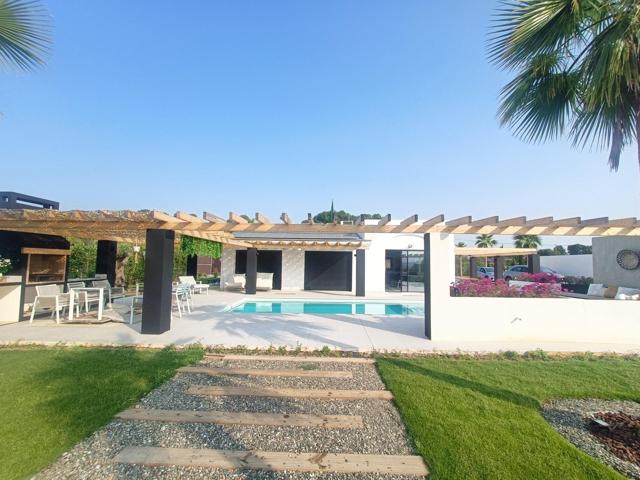 MODERNA CASA DE CAMPO CON PRECIOSO JARDIN Y VISTAS EXCEPCIONALES photo 0