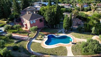Magnifica villa en una urbanización privada a pocos minutos de Lauro Golf photo 0