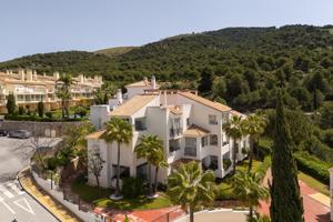 Precioso atico en Alhaurin Golf con vistas panoramicas al campo de golf. photo 0