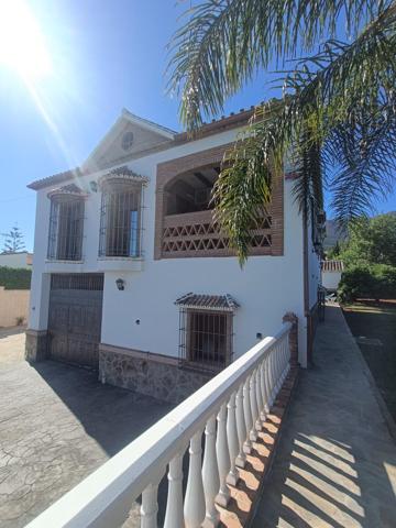 Chalet de excelente construcción a poca distancia de Alhaurin y a unos minutos de Lauro Golf photo 0