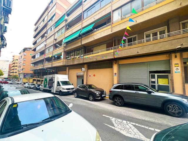 Local comercial de 282,00m² photo 0