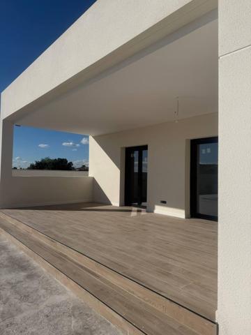 Chalet de diseño con piscina y jardín, en la Urbanización Río Park (Mutxamel) photo 0