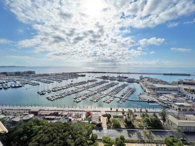 Vivienda en 1ª línea, con vistas panorámicas al mar y al horizonte de Alicante. photo 0