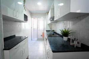 Alquiler junto al Hospital Doctor Balmis – Piso con garaje y terraza photo 0