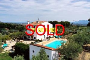 Villa en venta en Ontinyent photo 0