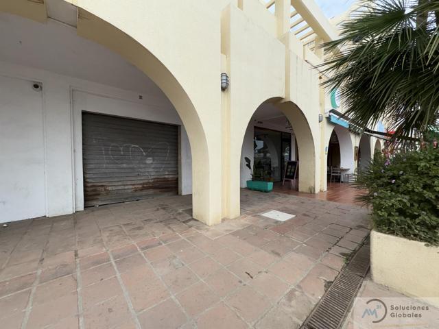 Local En venta en Luis Braille, 23, Puerto Deportivo Estepona, Estepona photo 0