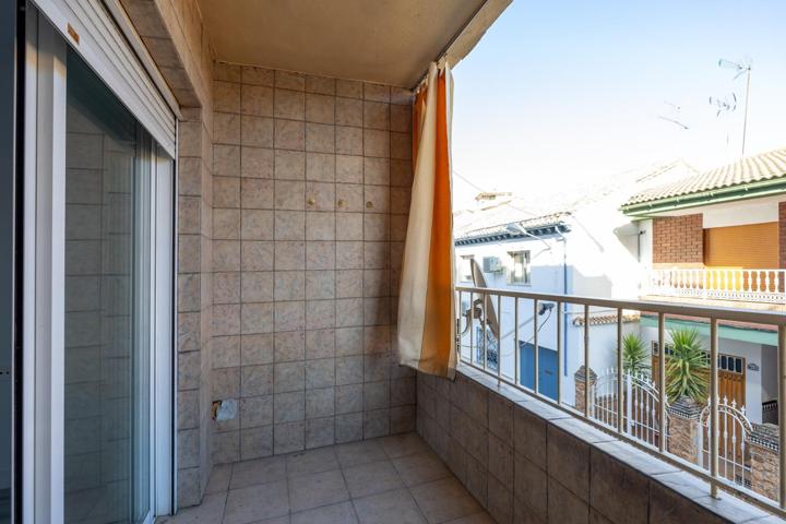 Luminoso piso de 4 habitaciones con terraza en Atarfe photo 0