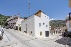Oportunidad Única en Lanjarón – Casa de Tres Plantas con Encanto y Vistas Espectaculares photo 0