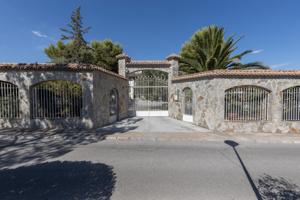 ¡ATENCION! ¡PONEMOS A LA VENTA ESTA ESPECTACULAR VILLA EN EL PANTANO DE CUBILLAS! photo 0