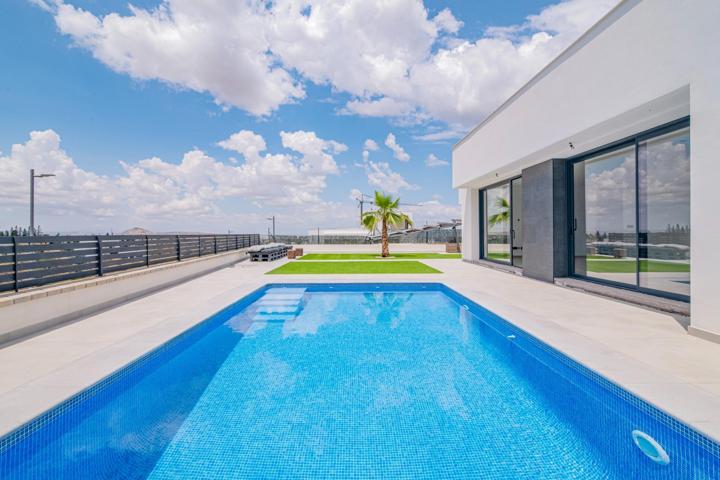 CHALET DISEÑO MODERNO EN UNA PLANTA NUEVA A ESTRENAR photo 0