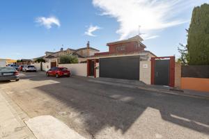 🌟 Exclusiva villa con energía solar, apartamentos turísticos y piscina privada photo 0