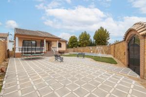 ESPECTACULAR CHALET EN UNA SOLA PLANTA CON PISCINA photo 0