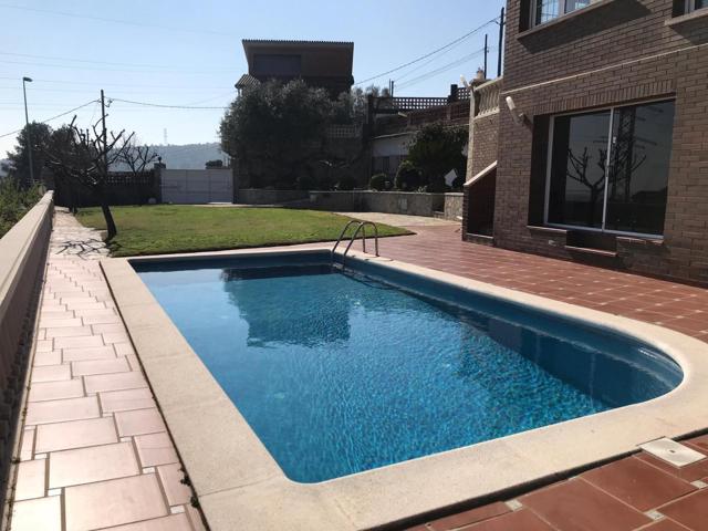 Chalet - Torre - Sant Boi de Llobregat photo 0