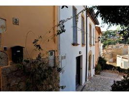 Casa de Pueblo en venta en zona Castell de Begur Jardín y Piscina privados. photo 0
