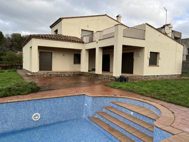 GOLF PERELADA CASA- CHALET CON PISCINA EN VENTA photo 0