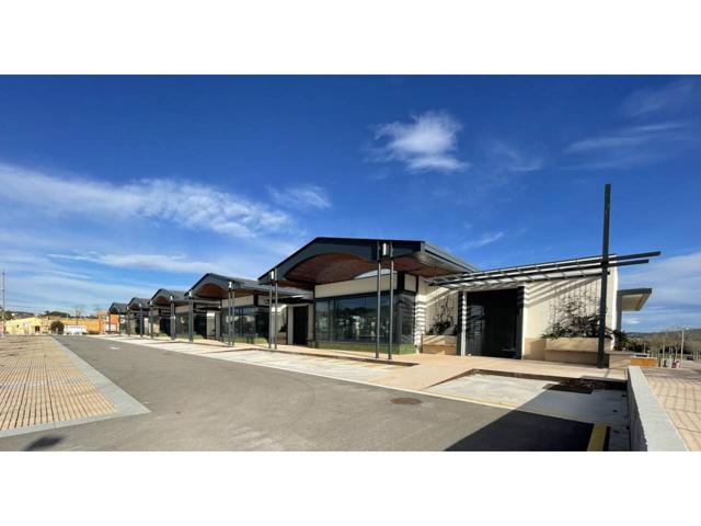 MONT-RAS CENTRO VENTA NAVE COMERCIAL -SERVICIOS photo 0