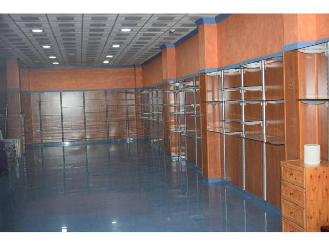 Local en venta en Baena photo 0