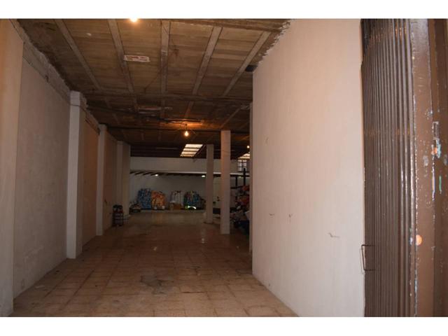 Local comercial en venta en Baena photo 0