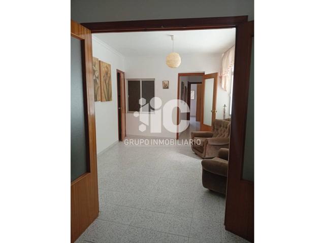 GRAN PISO 4 DORMITORIOS A UN PASO DEL LLANO CON TERRAZA PRIVATIVA. photo 0