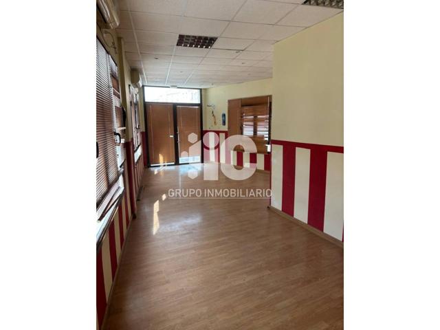 Local comercial en venta en Baena photo 0