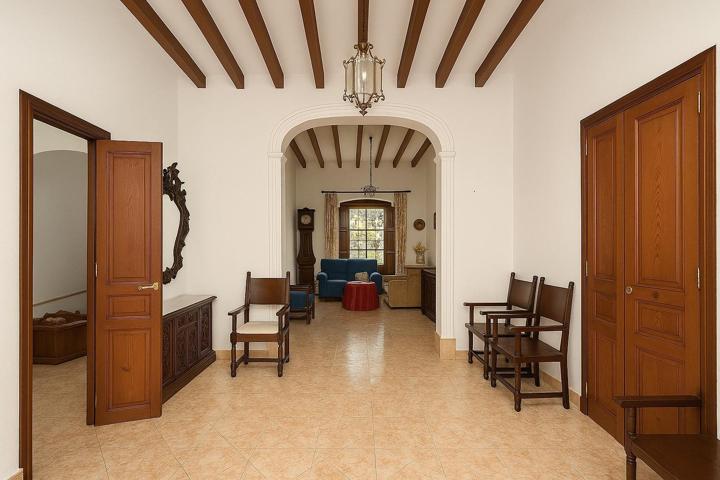 Casa de pueblo mallorquina con jardín y garaje en el centro photo 0