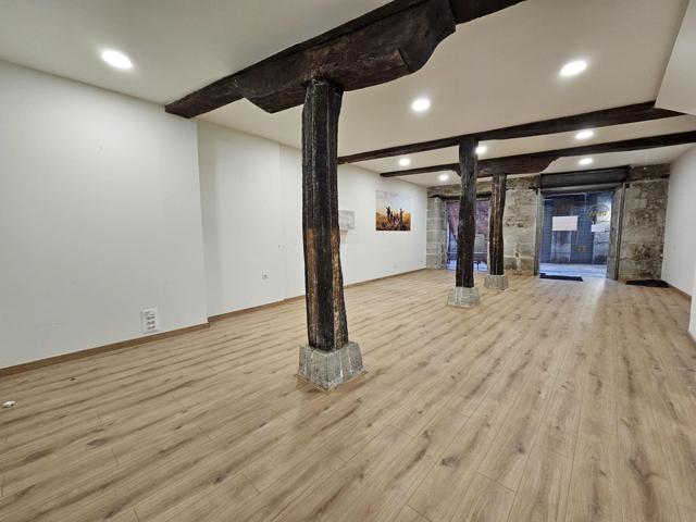 Local en alquiler de 92 m2 en la calle Arrabal, reformado y listo para el inicio de la actividad photo 0