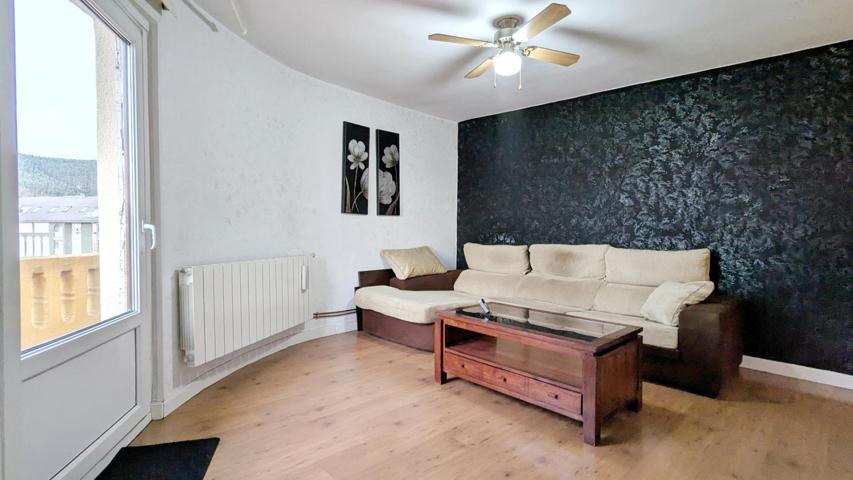 Último piso exterior en Sarón, amplio, luminoso y con terraza photo 0