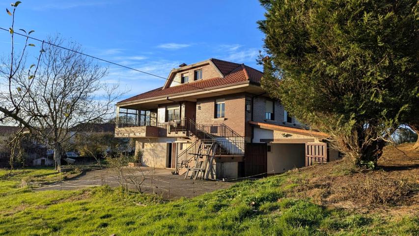 Chalet con Ascensor Interior a 10 min de Santillana del Mar y Suances photo 0