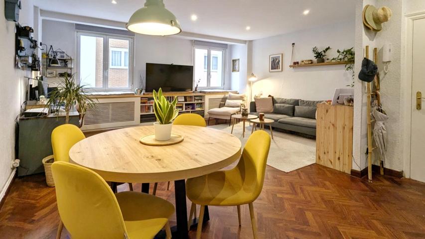 Piso de diseño junto a las Estaciones photo 0