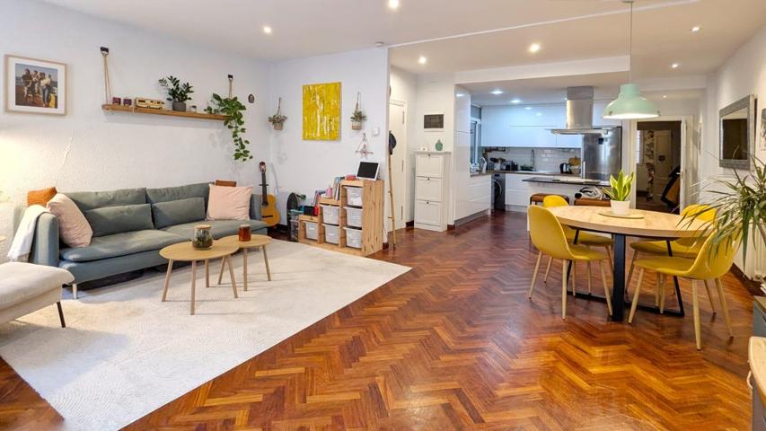 Piso de diseño junto a las Estaciones photo 0