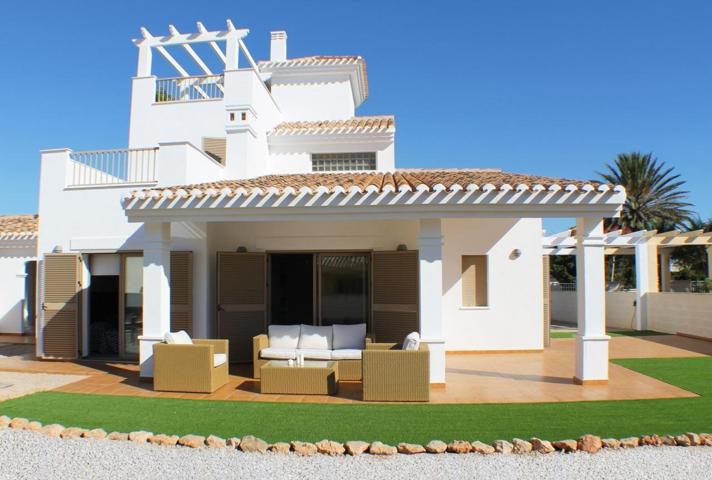 Villa a estrenar de 3 o 4 dormitorios con amplio jardín en un paraje único cerca del mar en La Manga photo 0