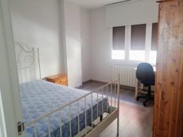 Habitacion en alquiler en Plaza Vega-San Pedro de Cardeña photo 0