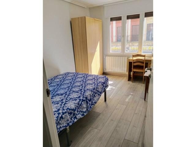 Habitacion en alquiler en Plaza Vega-San Pedro de Cardeña photo 0