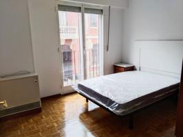 Apartamento en alquiler en Plaza Vega-San Pedro de Cardeña(09002) photo 0