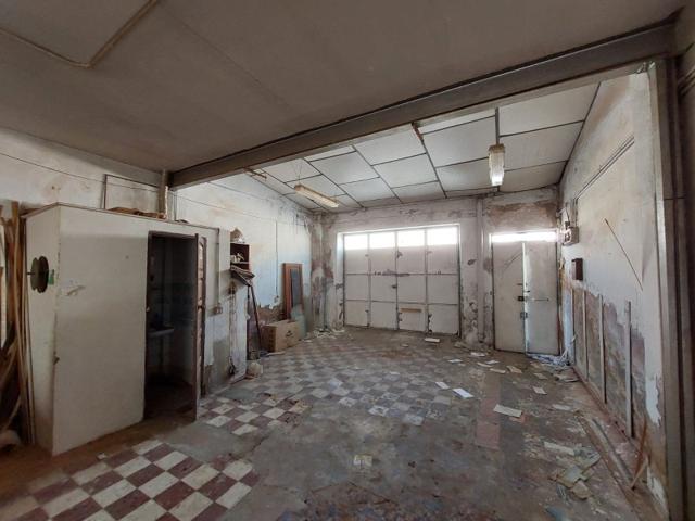 Local En venta en Badajoz photo 0