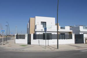 VILLAS PAREADAS DE OBRA NUEVA EN ROLDAN photo 0