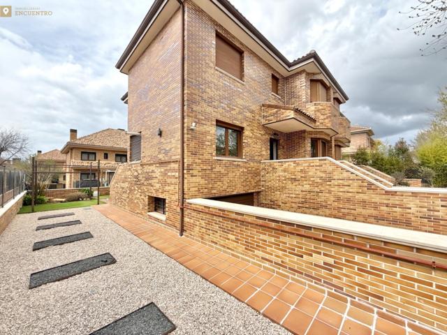 Chalet Pareado en Venta en Villaviciosa de Odón photo 0