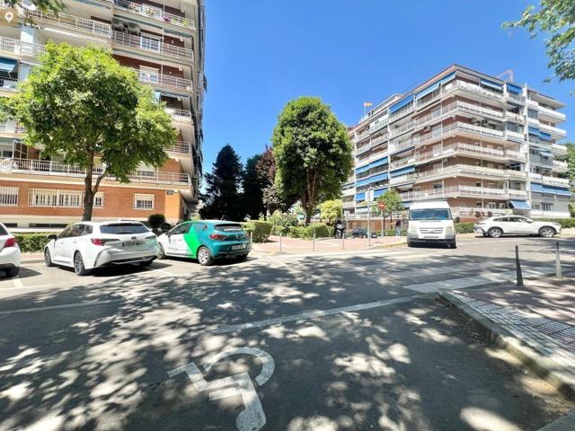 PISO DE ESQUINA EN ESTORIL II photo 0