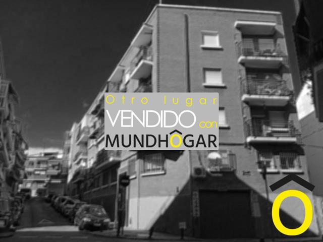 Piso en venta en Calle Almazán photo 0